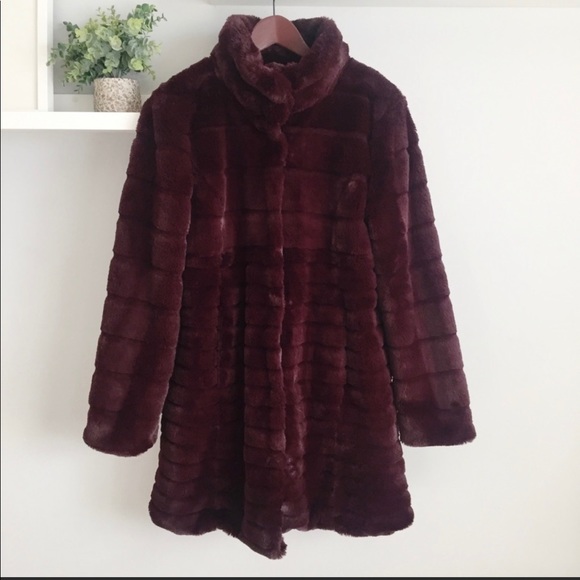 Via Spiga medium faux lux fur wine coat ja… - Picture 3 of 6
